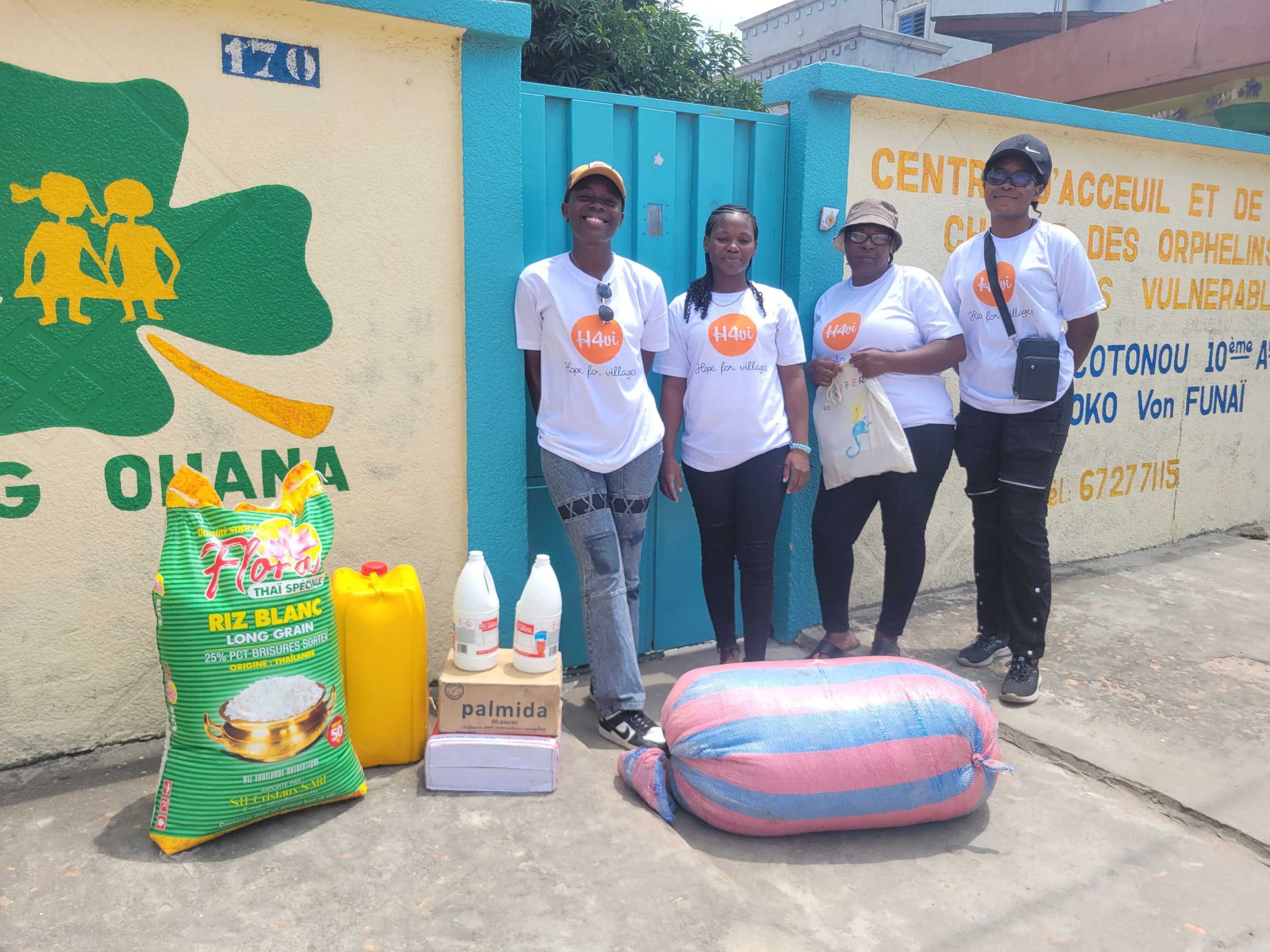 Food donations to the orphan children of the OHANA NGO.